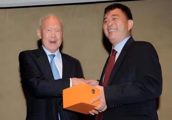 环球视野：蓝伟光见证李光耀的远见之光与务实之路