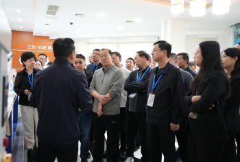 新疆维吾尔自治区水利厅厅长和生态情形厅副厅长带队到122cc太阳集成游戏考察交流